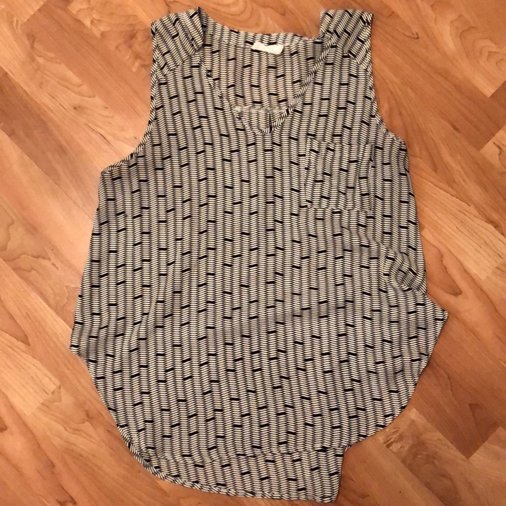 Sleeveless Black & White blouse